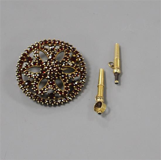 A Victorian pierced yellow metal and garnet set cluster brooch and two watch keys.